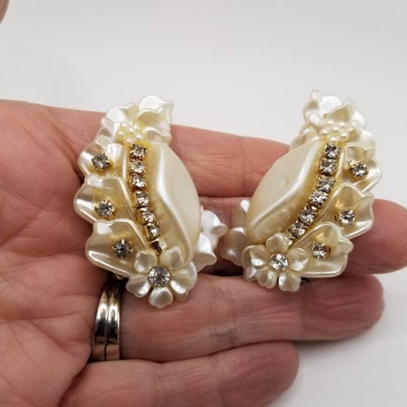 Vintage Shell Like and Rhinestone Ear Climber Clip-on Earrings - Picture 4 of 7